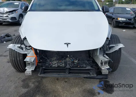 2022 Tesla Model Y Long Range Dual Motor All-Wheel Drive z USA, uszkodzony, nr VIN 7SAYGDEE8NF386043